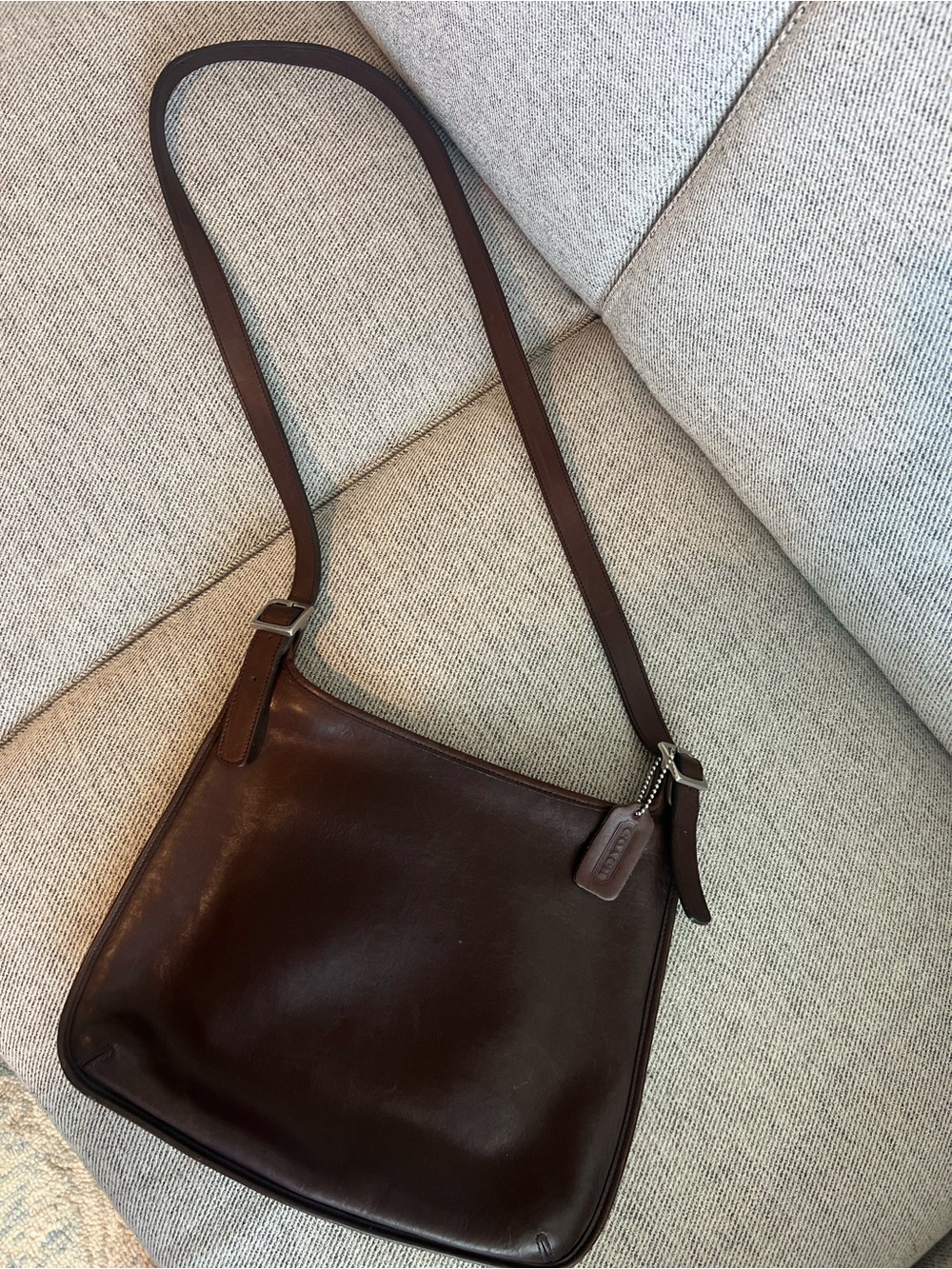 Vintage Coach mahogany slim glove tanned leather saddle crossbody bag #9146